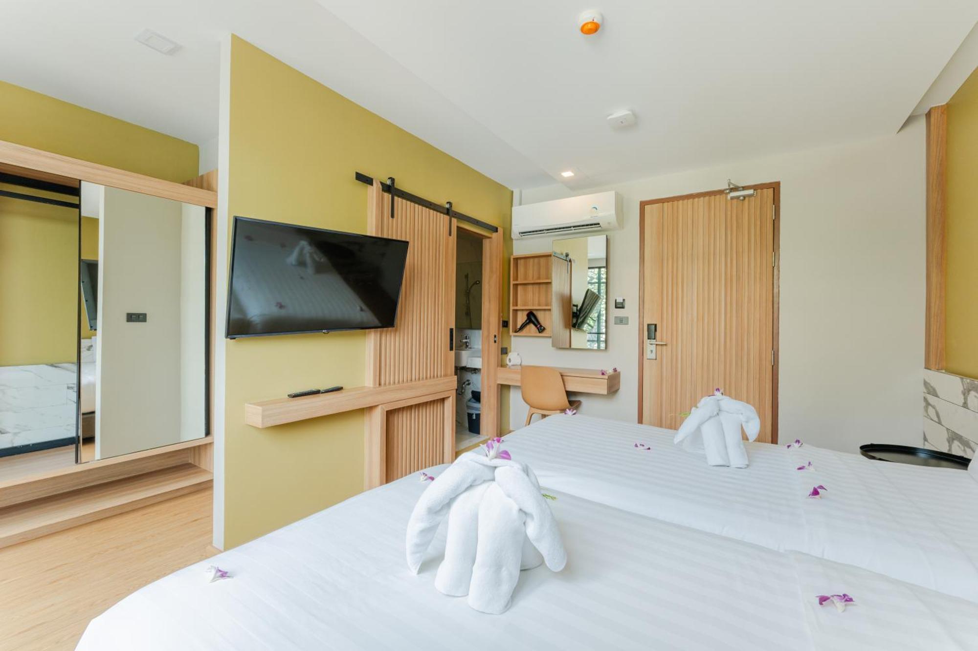 Hotel Sky Wave Patong Exterior foto